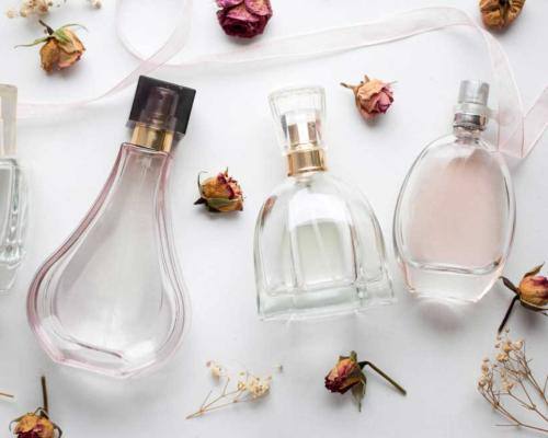 راهنمای خرید عطر؛ چگونه رایحه مناسب خود را پیدا کنیم؟